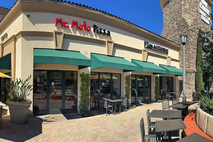 Mr-Moto-Pizza-Oak-Creek-Outdoor-Seating-1